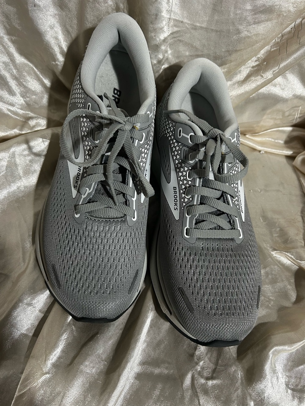 Women's New 8.5B Brooks Ghost 14 no box.